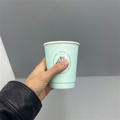 Skodelice za kavo z dvojno steno za enkratno uporabo